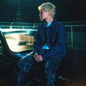 帅小伙男男裸体按摩视频
